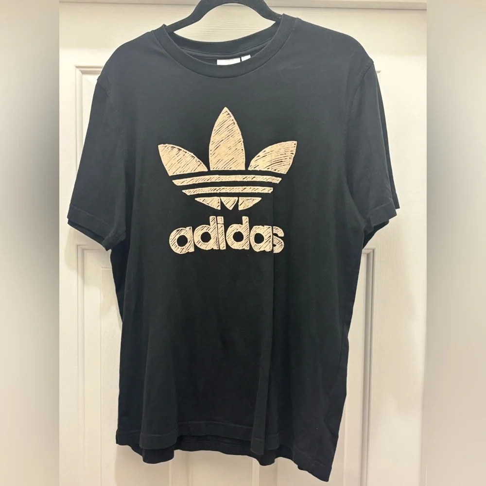 Adidas | Soft Black Top size Large